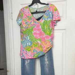 Lilly Pulitzer Pink Multi Floral V-Neck Short Sleeve Top . Large